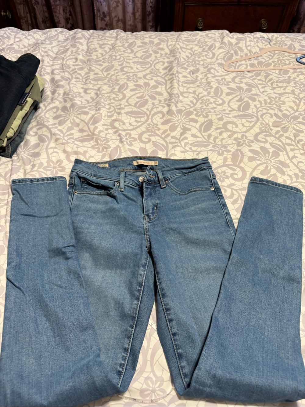 Levi's Straight Leg Women's Jeans in Light Blue Wash